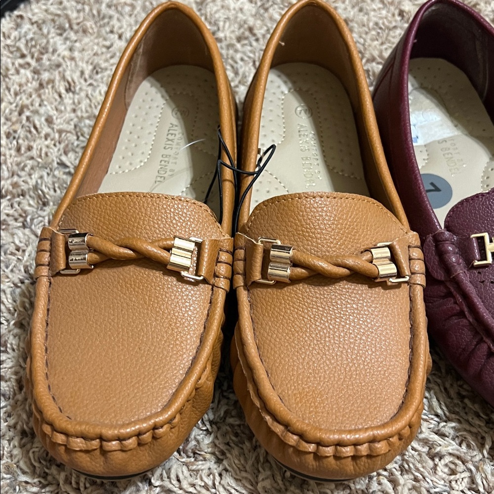 Alexis Bendel Women's Camel Brown and Burgundy Comfort Loafers 7 Wide - Picture 3 of 8
